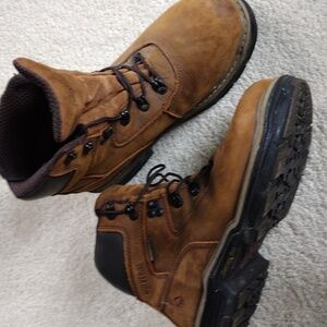 Wolverine waterproof brown leather ankle boots. Size 8.5